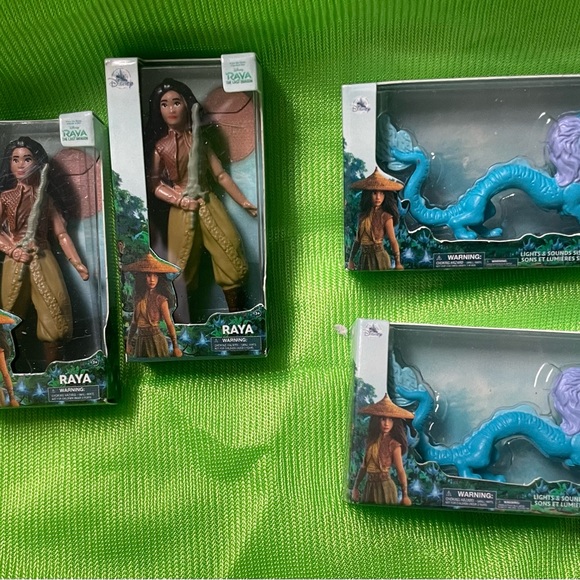 Lot of 4 -Disney Mini Brands Collectible Toys by ZURU - Great Stocking Stuffers - Picture 3 of 4